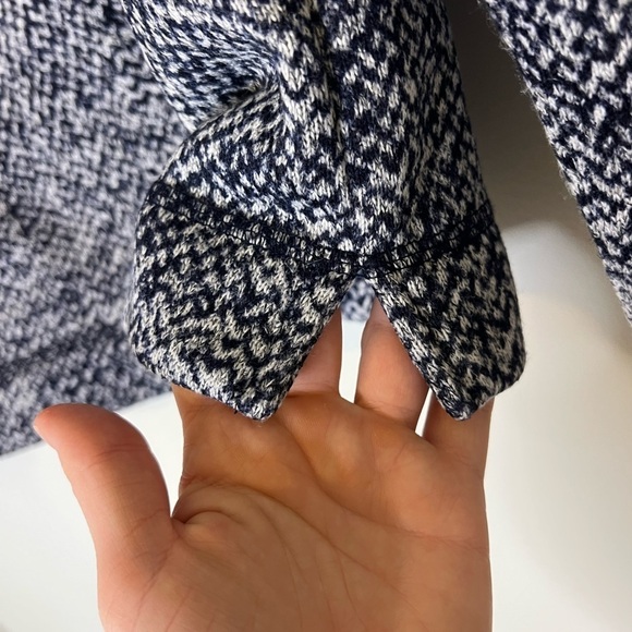 2/$25 The Limited - Pullover Sweatshirt - Picture 4 of 7